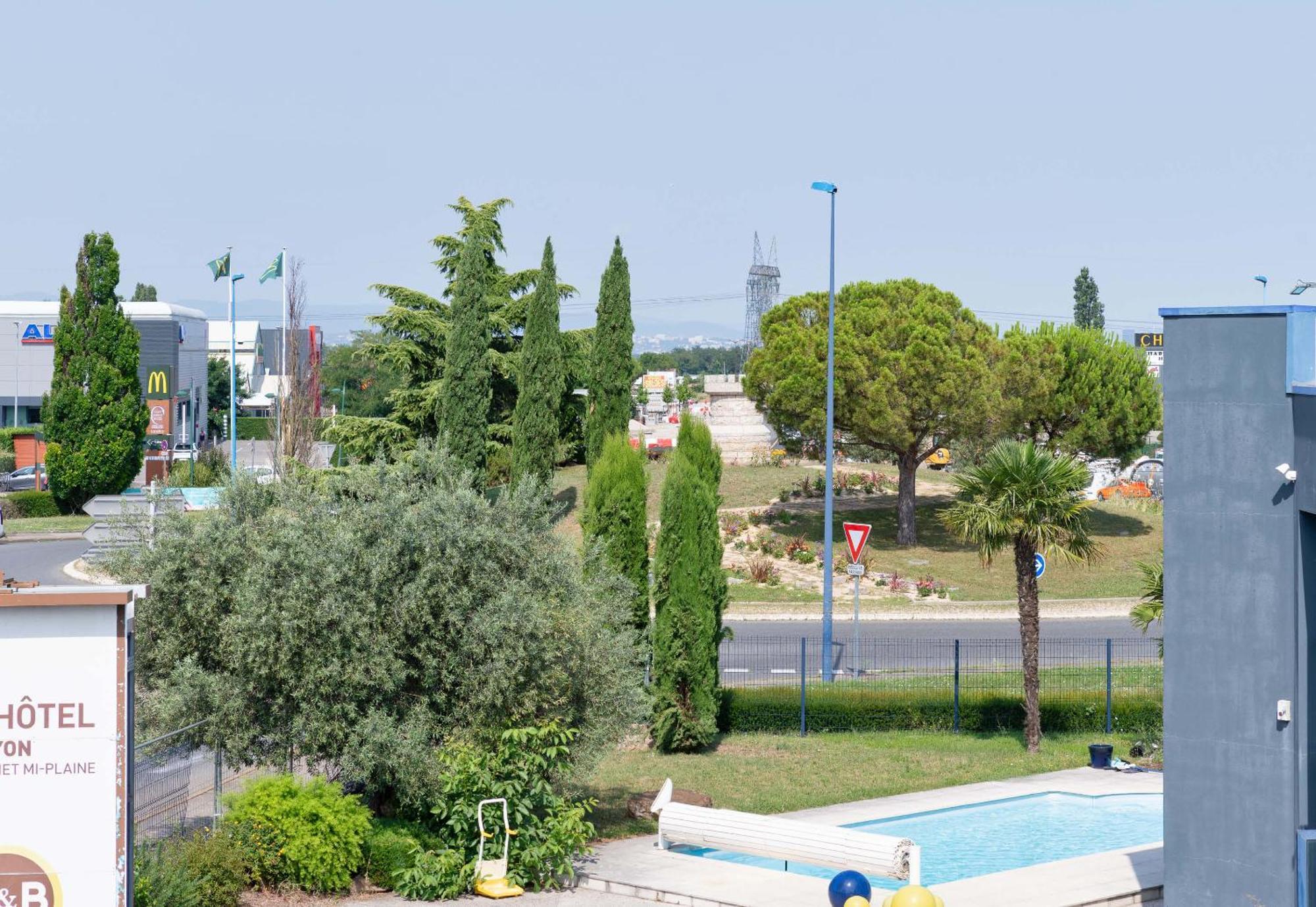 B&B Hotel Lyon Saint-Bonnet Mi-Plaine Dış mekan fotoğraf