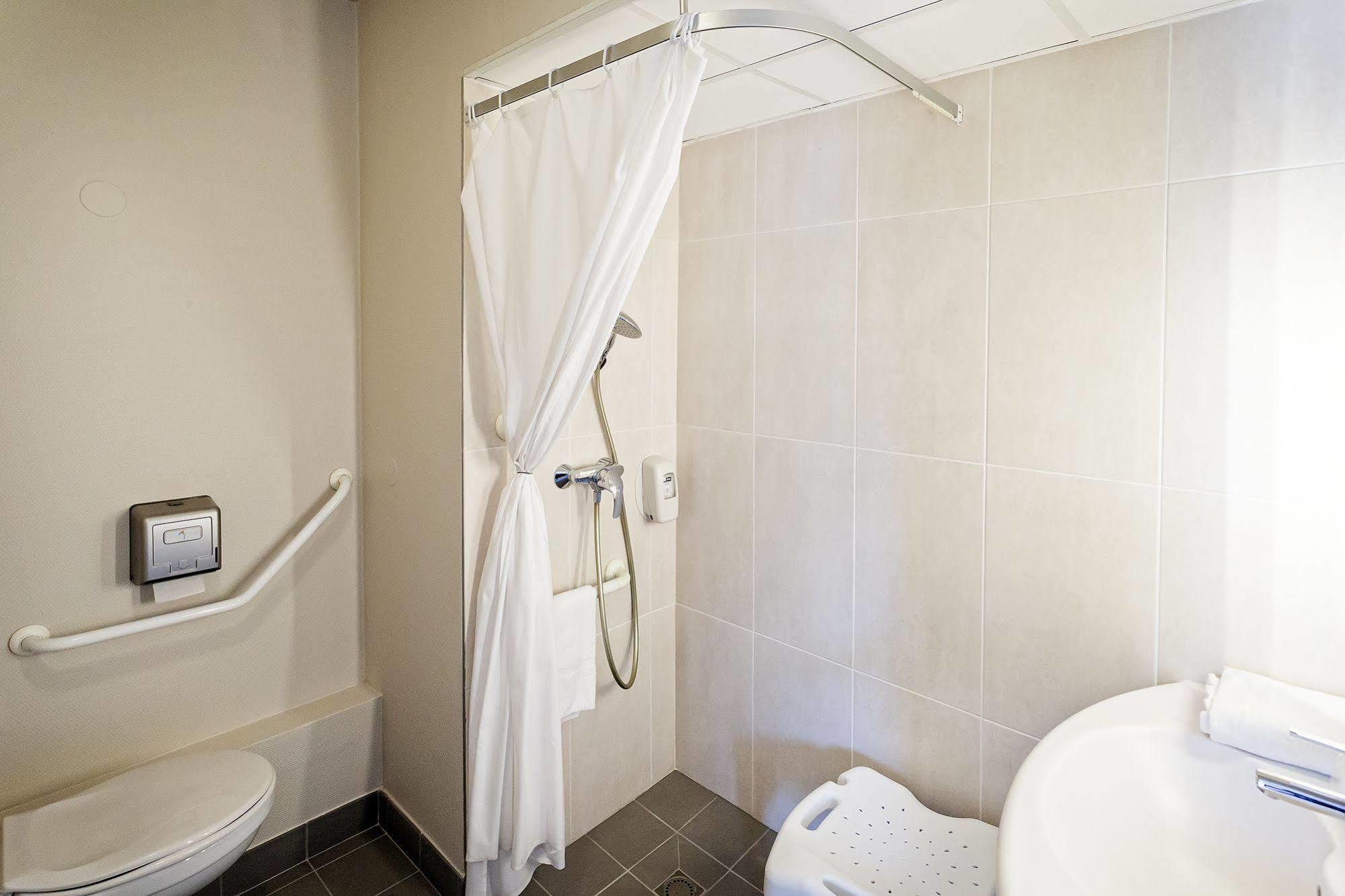 B&B Hotel Lyon Saint-Bonnet Mi-Plaine Dış mekan fotoğraf